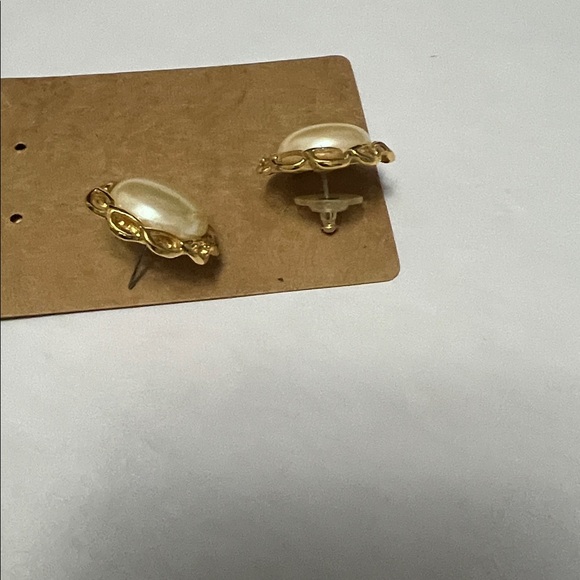 Elegant Gold and Cream Earrings - Picture 10 of 12